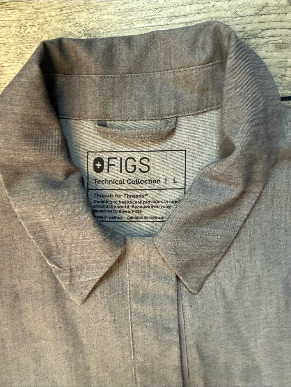 FIGS Women’s Gray Technical Collection Nala Collared Shirt - Picture 2 of 3